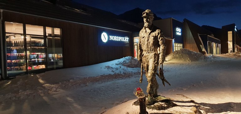 Svalbard Nordpolet Miner Statue